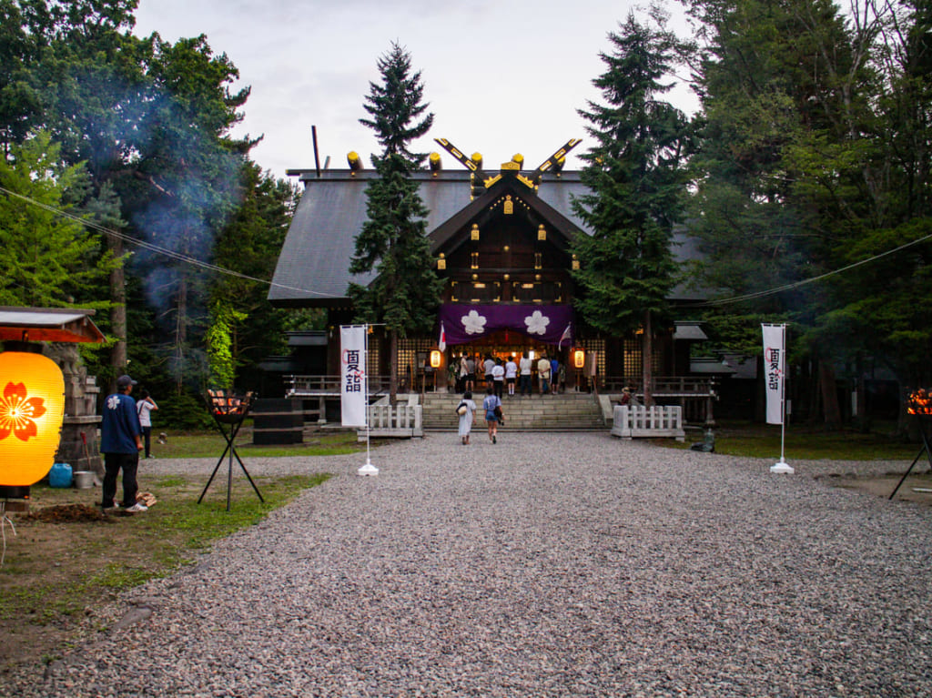 上川神社例大祭、社殿周辺