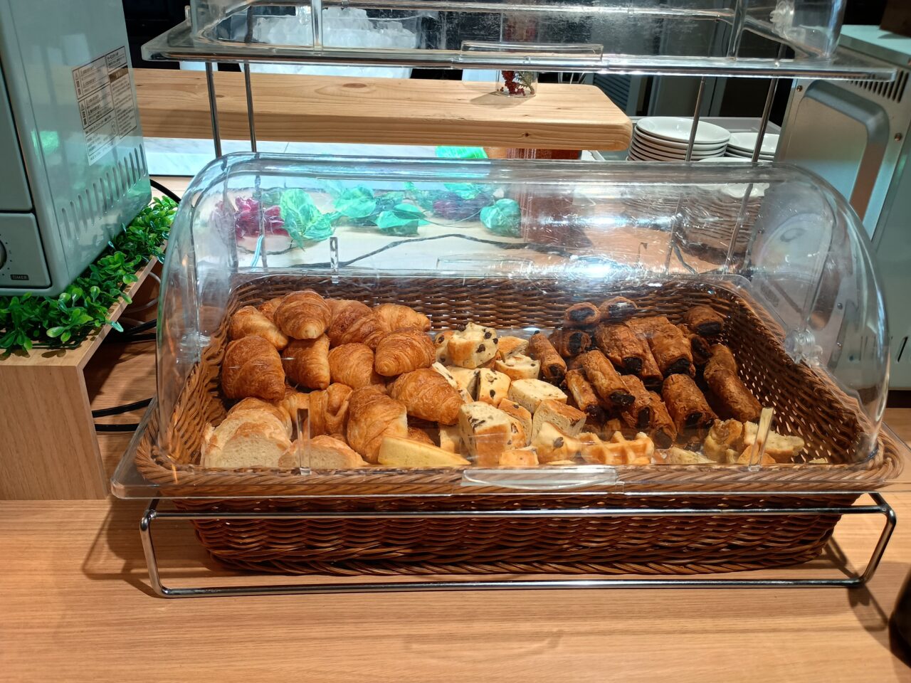 アナホリディイン