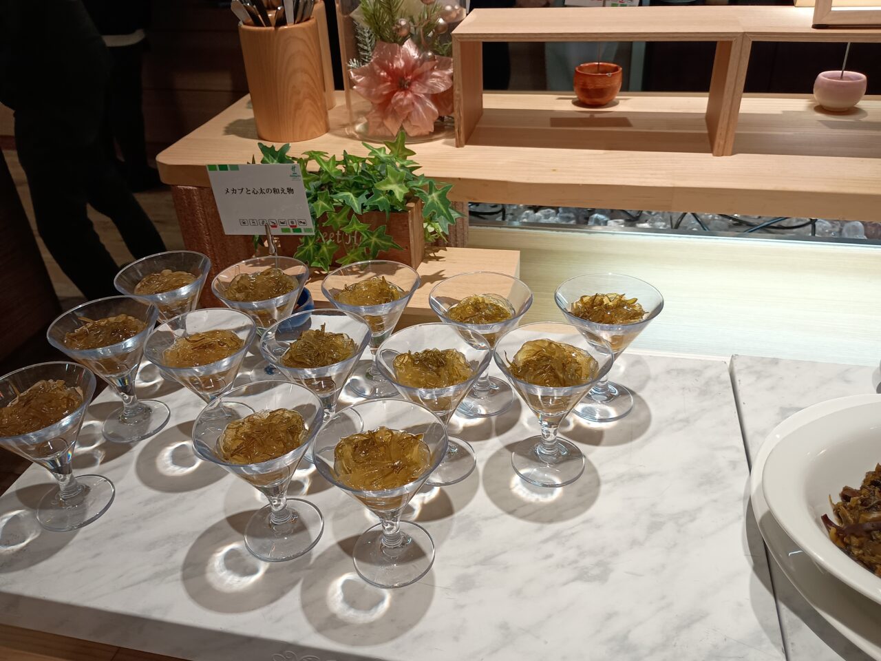 アナホリディイン