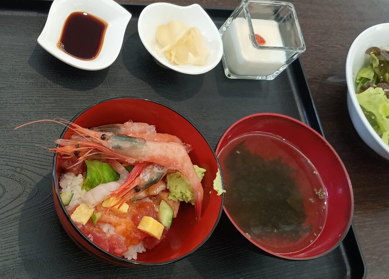 アナホリディイン